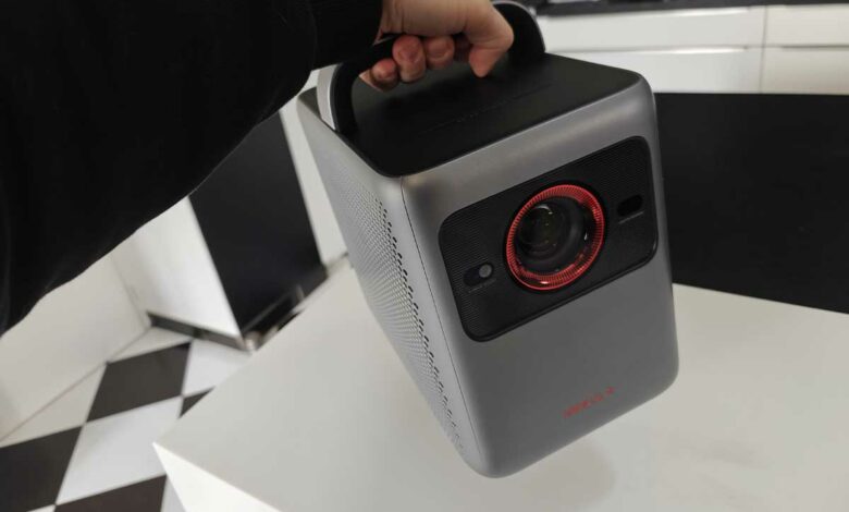 Le vidéoprojecteur (portable) Anker Nebula Cosmos 4K SE