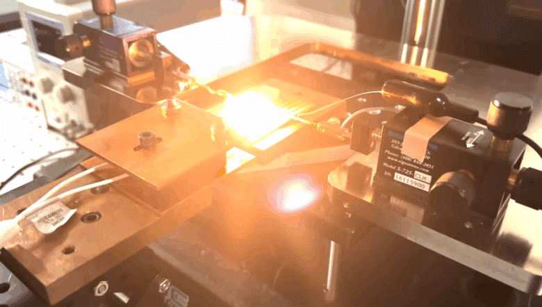 Un panneau modulaire capable de transformer la chaleur en électricité.