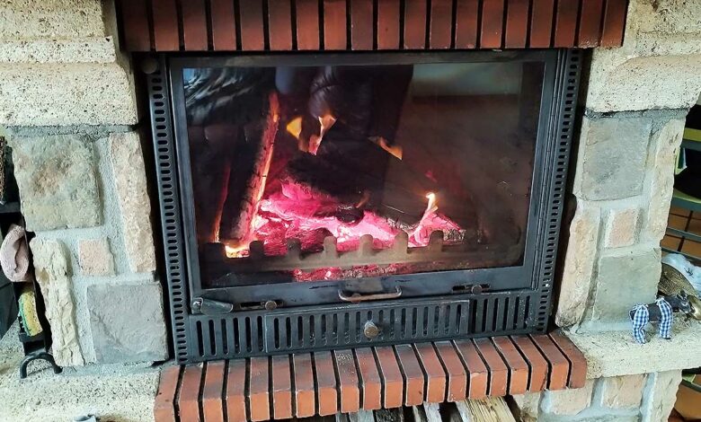 Un insert de cheminée pour le chauffage au bois.
