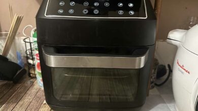 Un airfryer dans une cuisine.