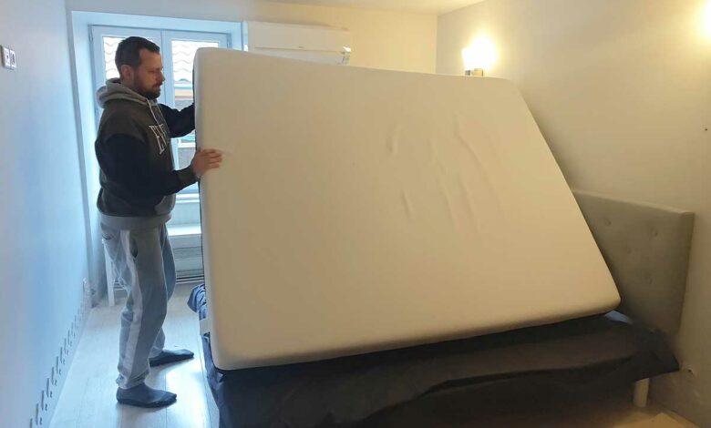 La face été d'un matelas