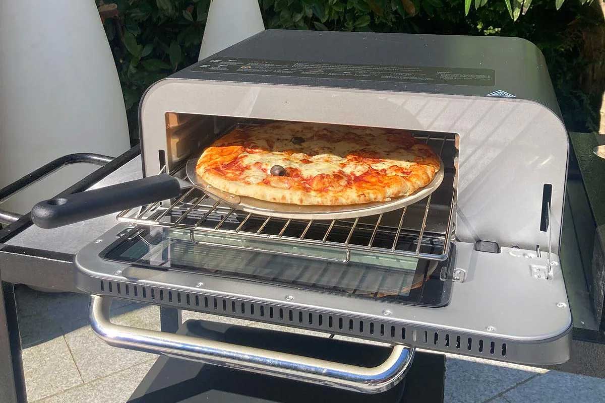Un four à pizza 3 en 1.