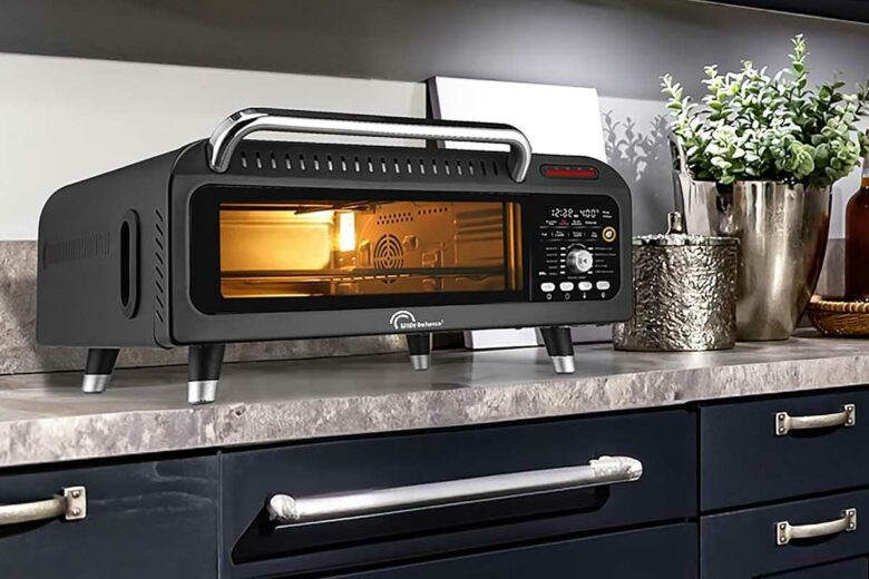 Un four à pizza qui fait également airfryer.