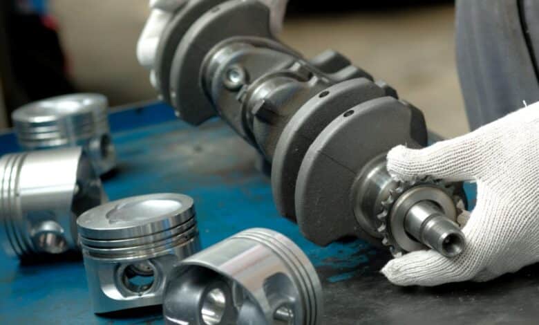 L'invention d'un moteur très performant dépourvu de vilebrequin.