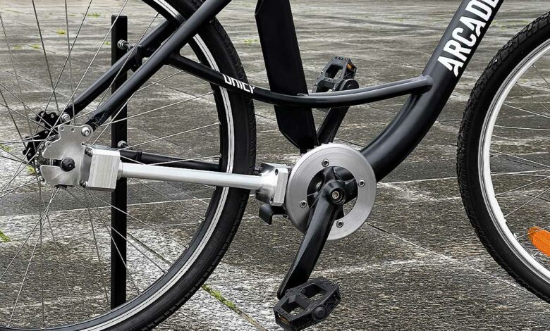 Un vélo doté d'un arbre de transmission à engrenages.