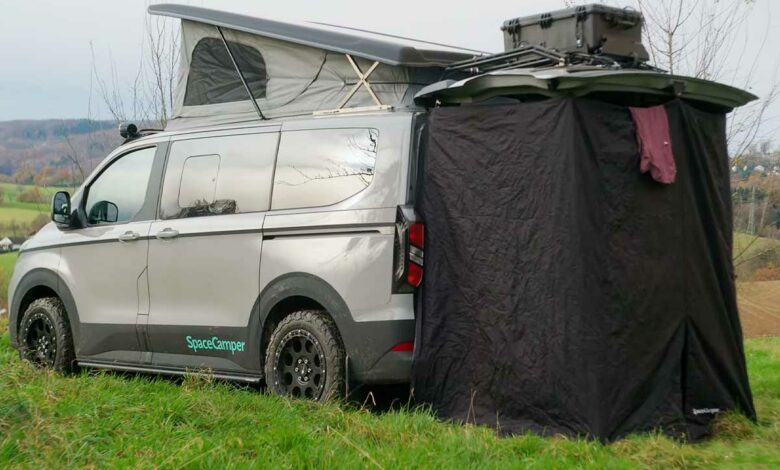 Un van aménagé par SpaceCamper.