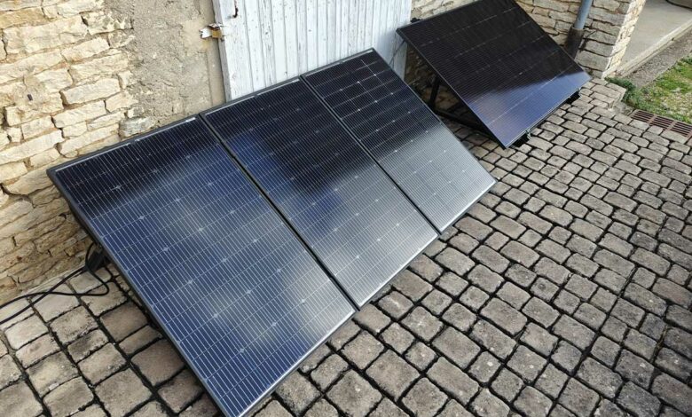 Des panneaux solaire qui produisent de l'énergie.