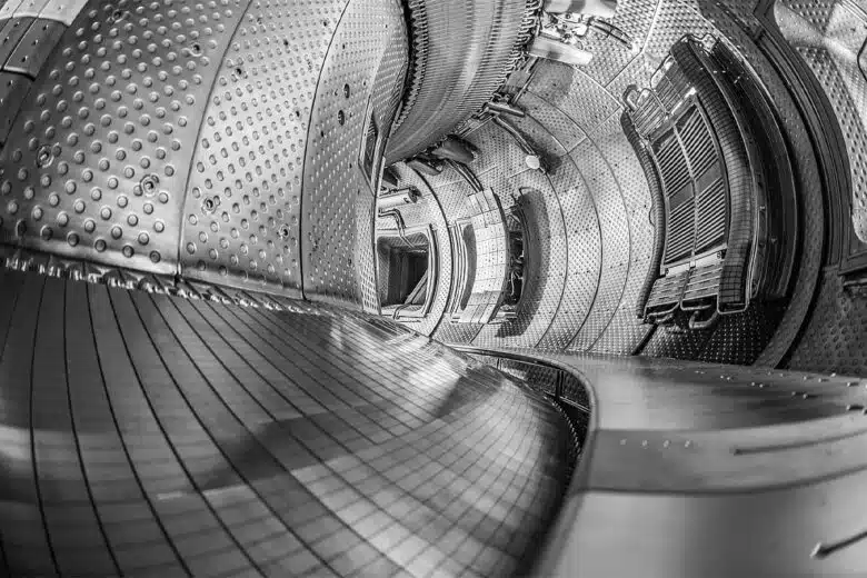 Détail de l'intérieur du TokaMak WEST du CEA.