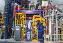 Des équipements autour du Tokamak WEST au CEA.