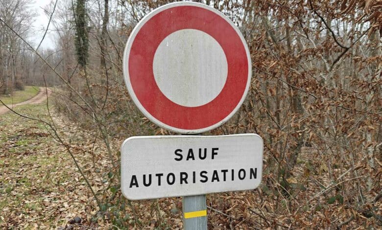 Le panneau interdiction de circuler sobrement nommé « B0 ».