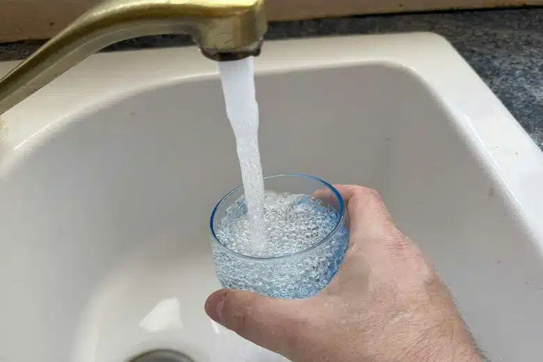 Un mousseur de robinet permet de réduire sa consommation d'eau.