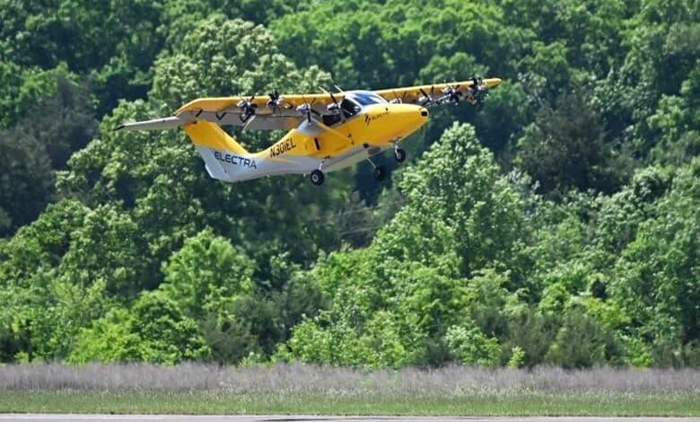 Un avion qui décolle.