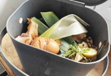 Un composteur de cuisine pour les déchets alimentaires.