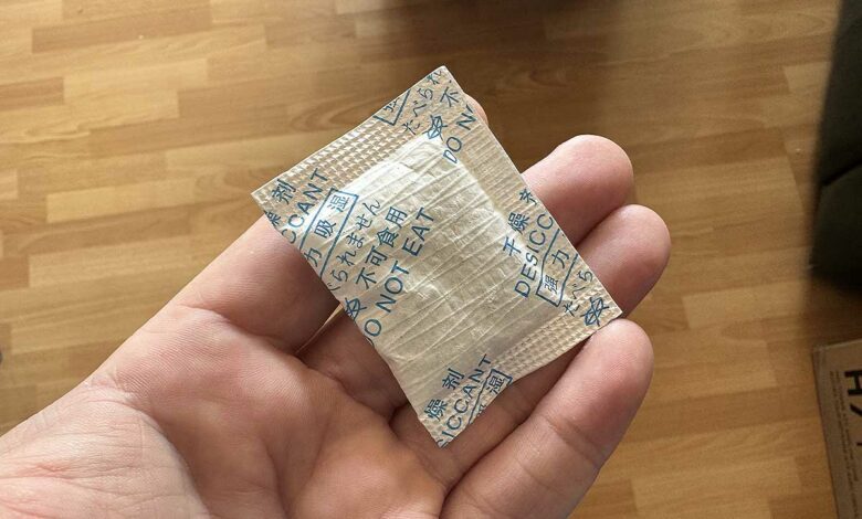 Un sachet de gel de silice.