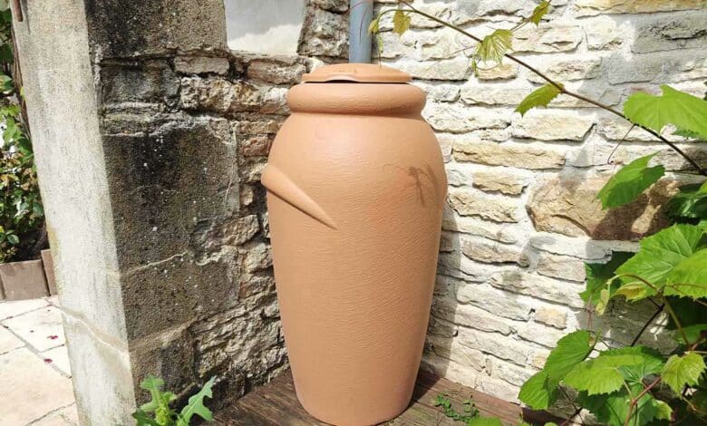 Un récupérateur d'eau de pluie.
