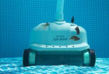 Le robot aspirateur de piscine Intex ZX300.