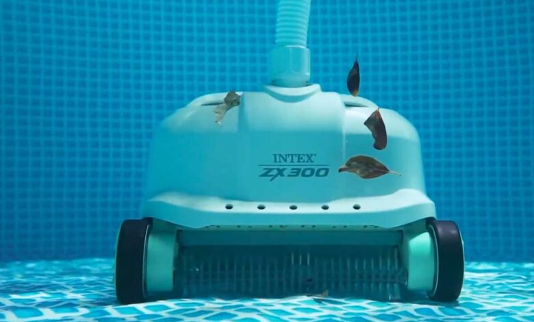 Le robot aspirateur de piscine Intex ZX300.