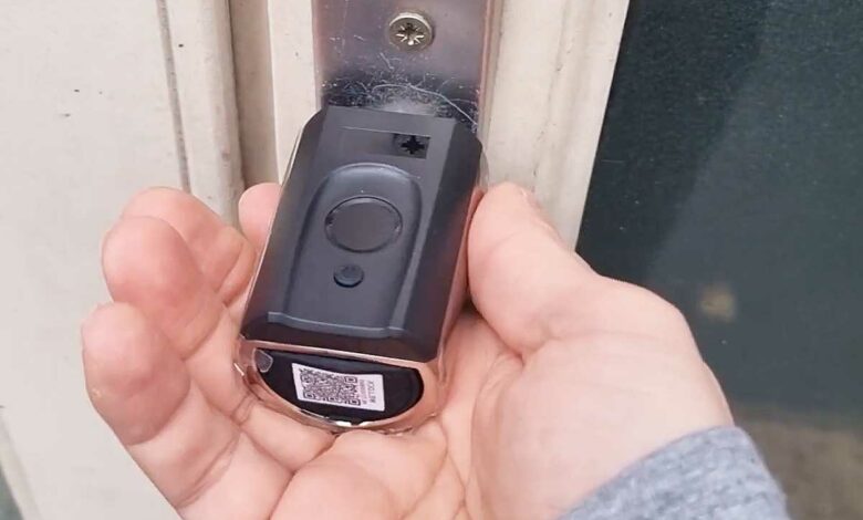 Une serrure connectée avec empreinte digitale pour ouvrir.