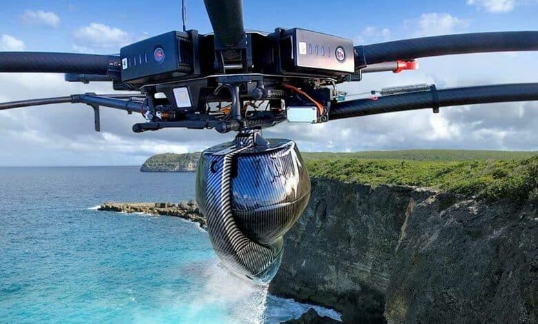 Dispersion de cendres par drone.