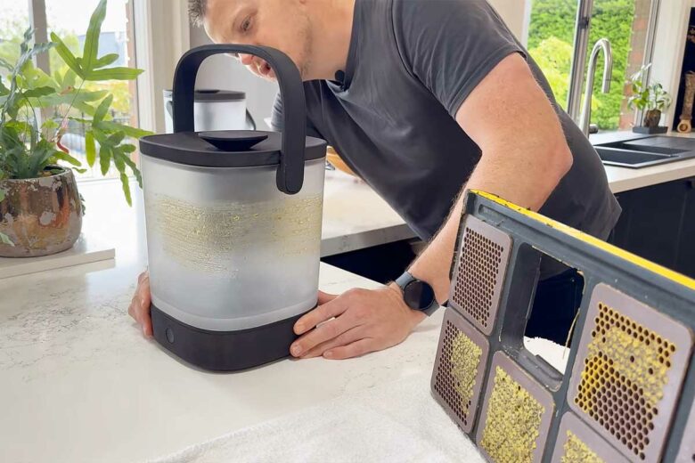 Extraction du miel dans la machine.