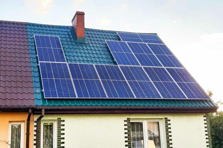 Des panneaux solaires de toiture.
