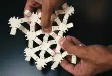 Les possibilités d'HelioSkin sont immenses pour la création de systèmes photovoltaïques flexibles. Crédit photo : Anita Lin / HelioSkin (capture d'écran vidéo YouTube)