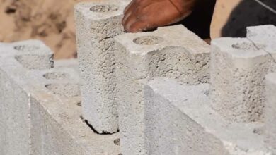 « Une construction deux fois plus rapide », l'invention d'un moellon qui s'emboite tel un Lego.