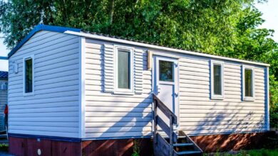 Un mobil-home sur un terrain de camping.