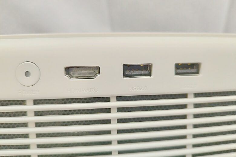 Connectique du XGIMI Horizon Pro : HDMI et ports USB.