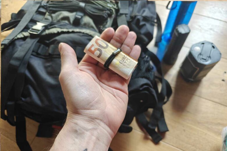 Un peu d'argent en espèce.