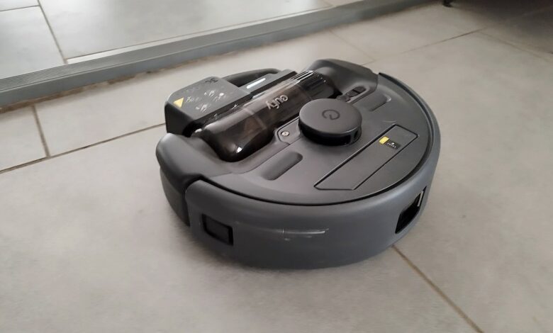 Le eufy E20 3-en-1 en mode robot, prêt pour un nettoyage autonome.