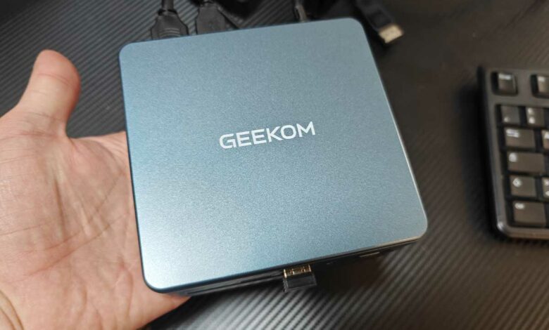 Le mini PC GEEKOM Mini IT13 avec un processeur Intel® Core™ i9-13900HK de 13ᵉ Génération.