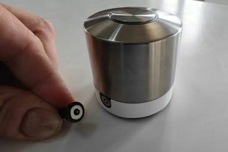 Un système de recharge (propriétaire) très ingénieux. 