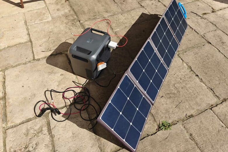 Le branchement sur un panneau solaire Bluetti.