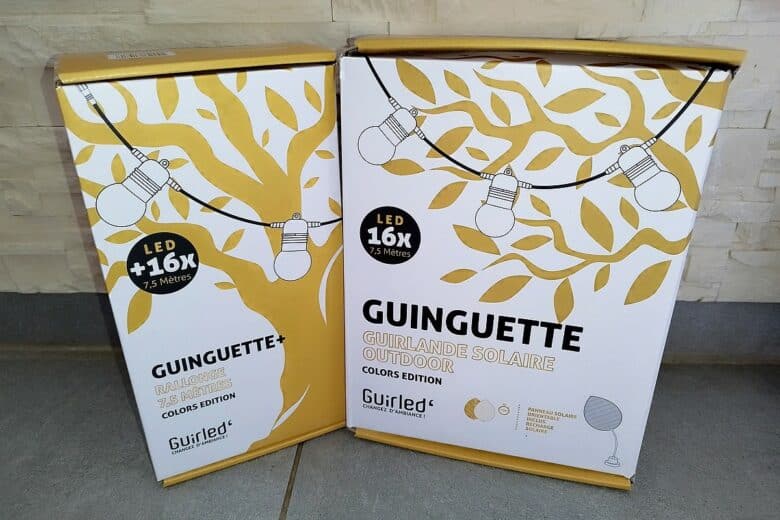 Les boîtes de la guirlande solaire Guinguette GuirLED et son extension, prêtes à illuminer vos soirées !