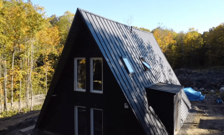 Les maisons à ossature en A sont disponibles en kits pour construire sa maison avec la main-d'œuvre locale.