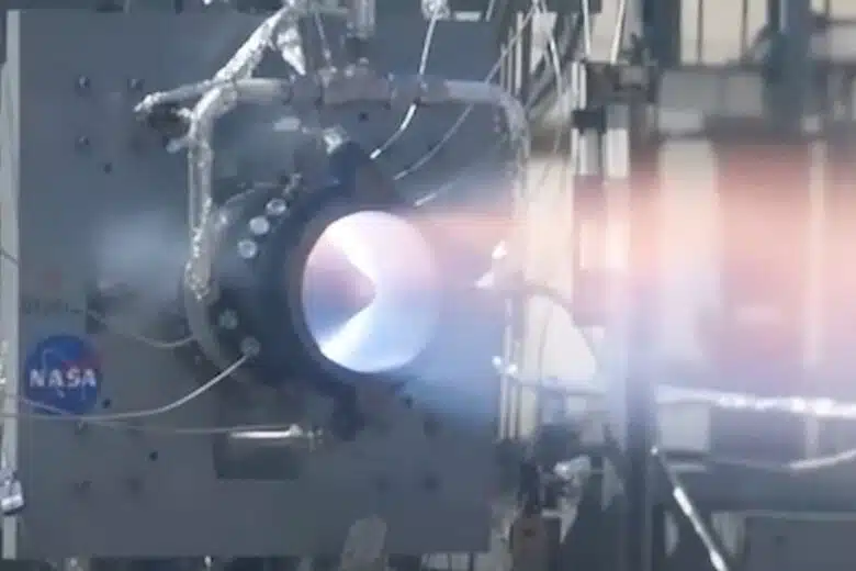 Un essai de moteur de fusée.