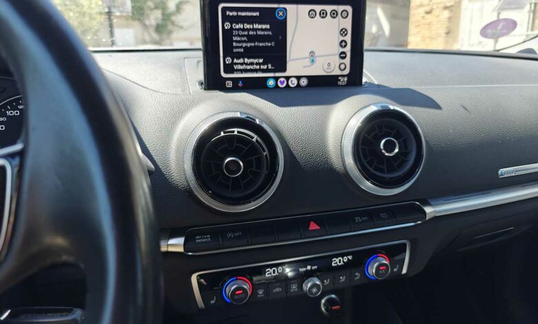 Un véhicule avec CarPlay ou Android Auto.