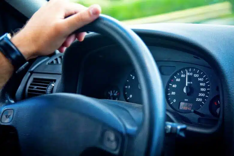 Un conducteur automobile.