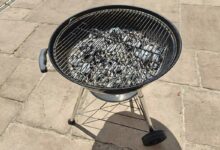 Un barbecue sur la terrasse.