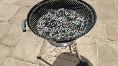 Un barbecue sur la terrasse.