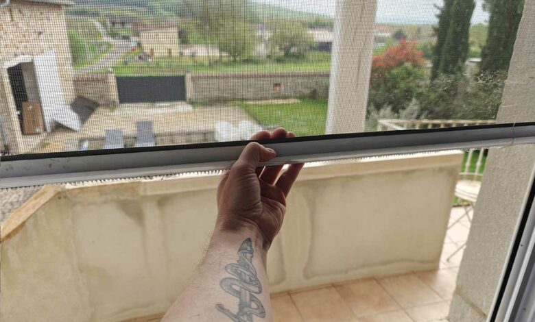 Quelle est la moustiquaire idéale à installer avant que les moustiques débarquent chez vous ?