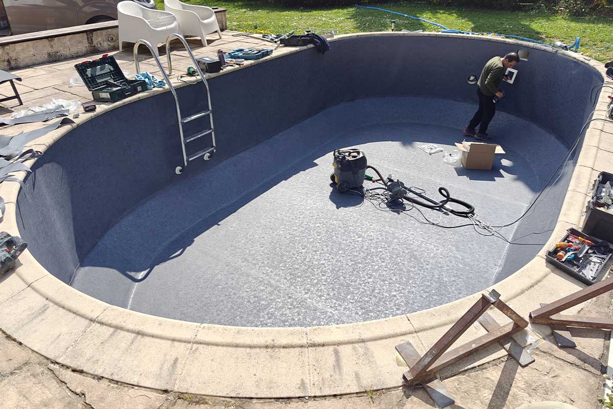 Pourquoi choisir du PVC armé plutôt que du liner pour sa piscine ?