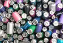 De nombreuses canettes à recycler.