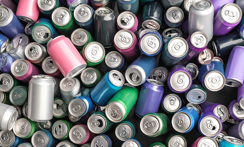 De nombreuses canettes à recycler.
