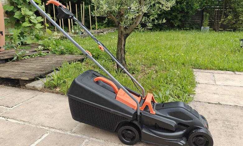Une tondeuse pour le jardin.