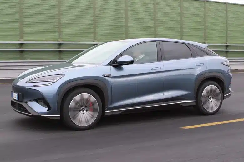 Le SUV BYD Sealion 7 lors d'un essai routier.