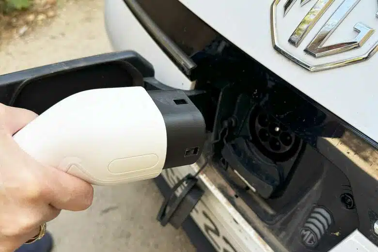 Une prise pour recharger un véhicule électrique.