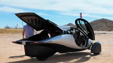 L'Aptera est une voiture électrique solaire.