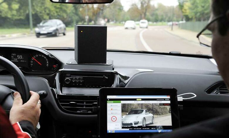 Un équipage de voiture radar.